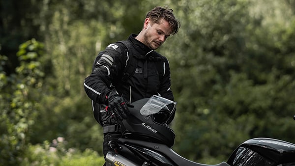 Video Pantaloni Moto din Textil GoreTex RICHA CYCLONE · Negru 