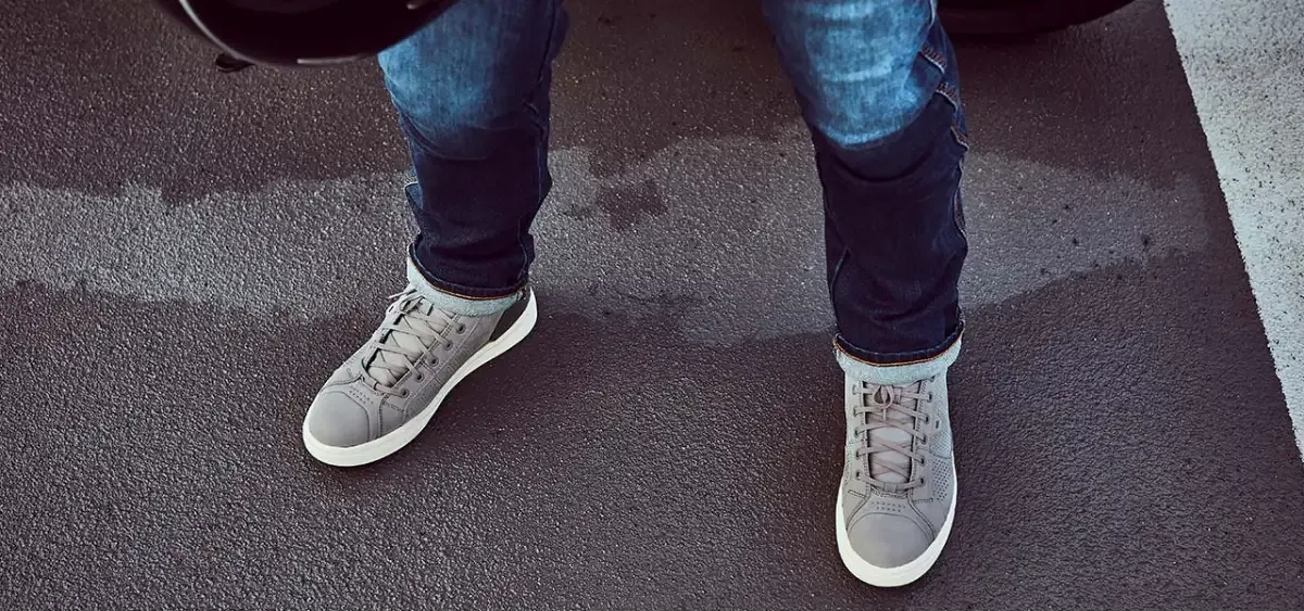 REVIT ARROW purtate pe motocicletă