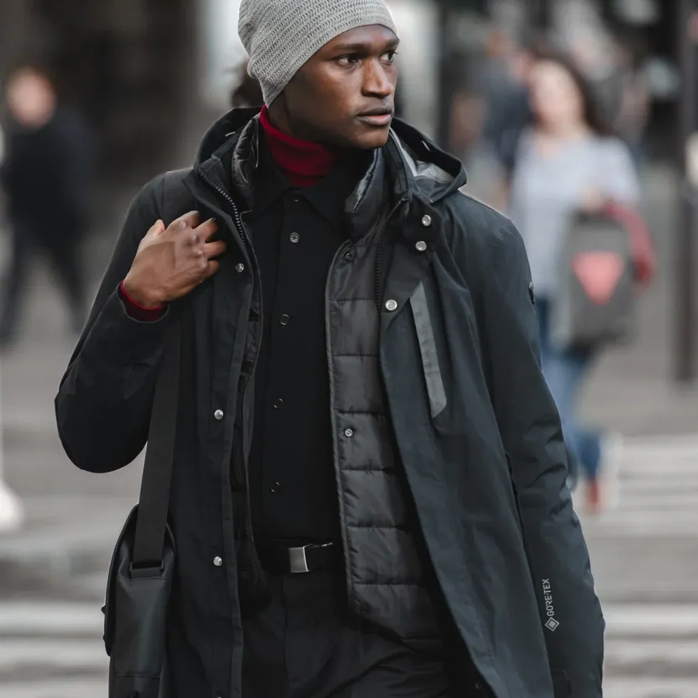 REVIT Domain GTX purtat într-un cadru urban real, cu fundal outdoor