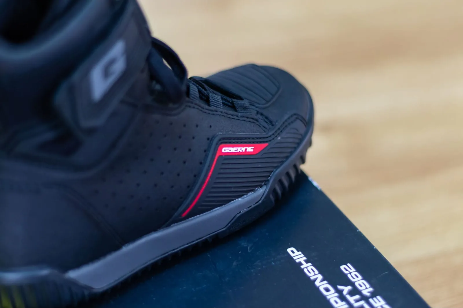 Ghete Moto GAERNE G-ROCKET · Negru / Roșu - BBmoto
